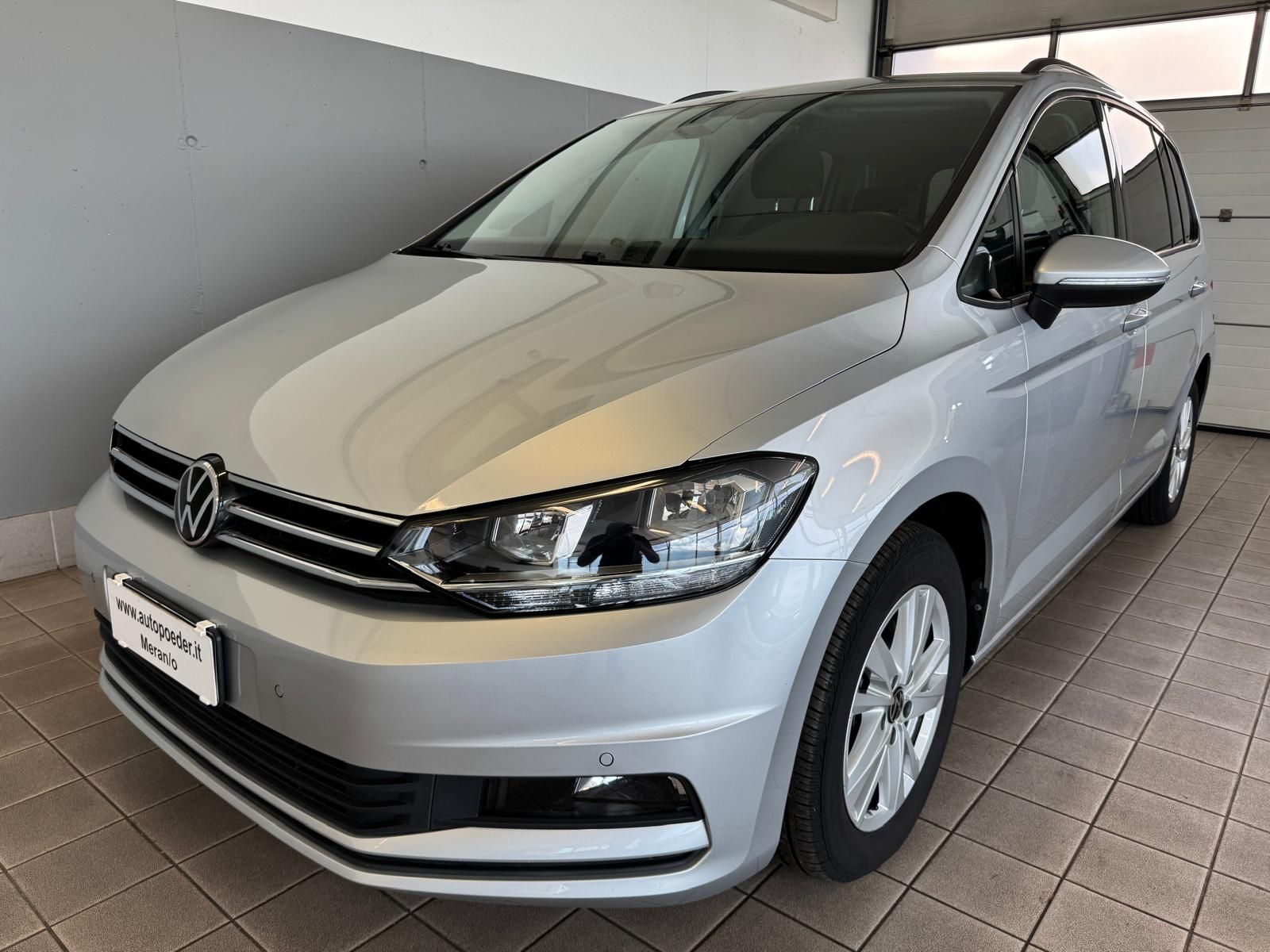 VW Touran 2.0 TDI silver (1)