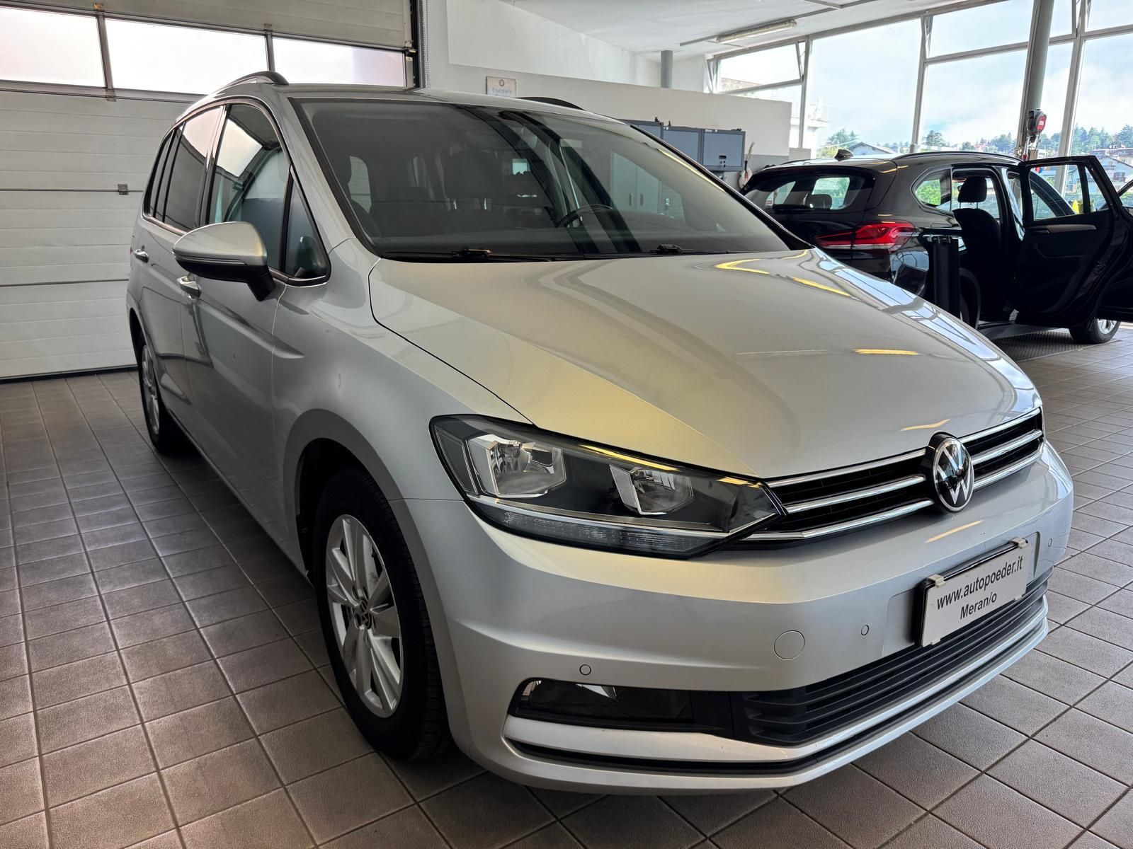 VW Touran 2.0 TDI silver (2)