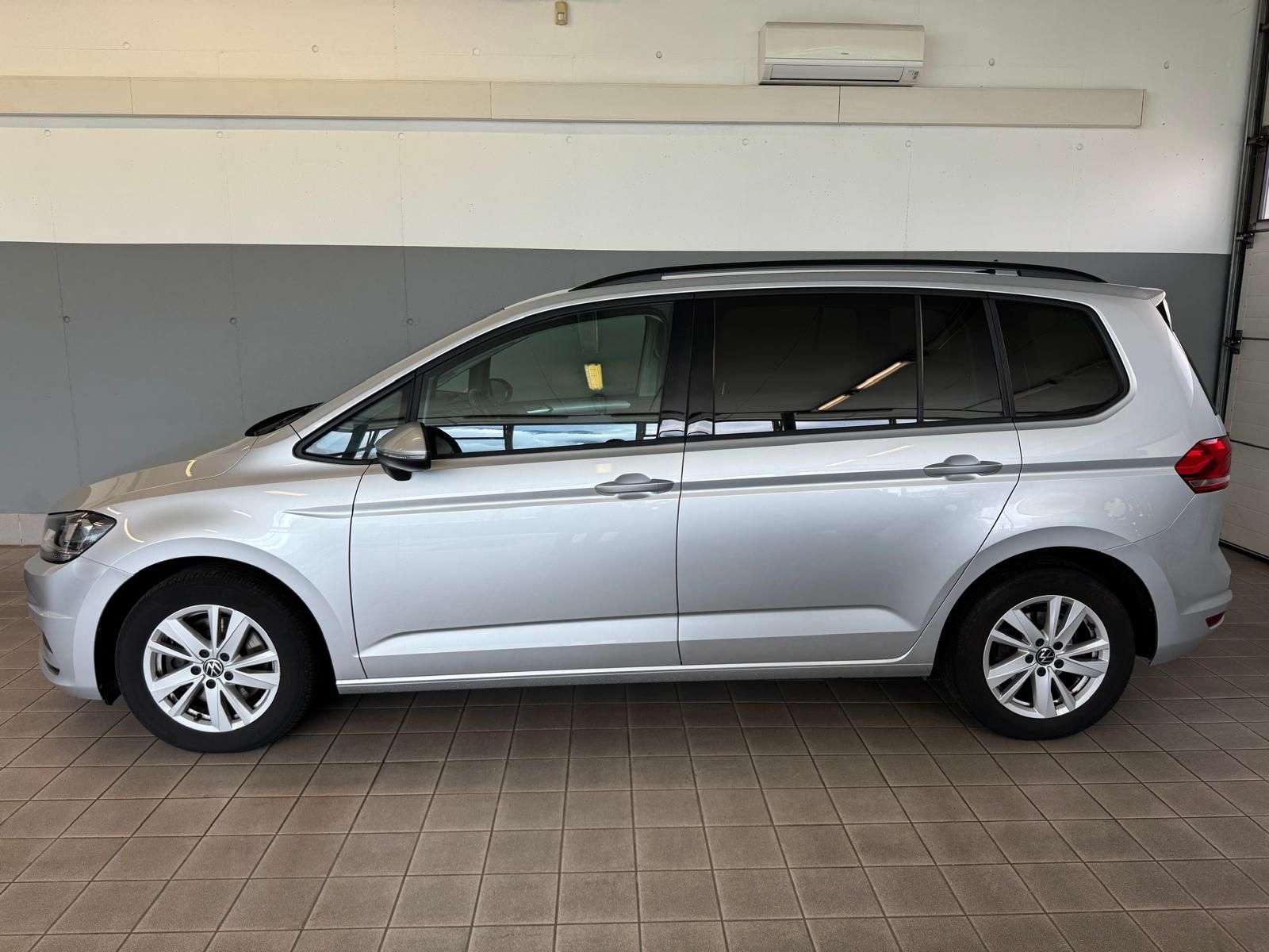 VW Touran 2.0 TDI silver (5)