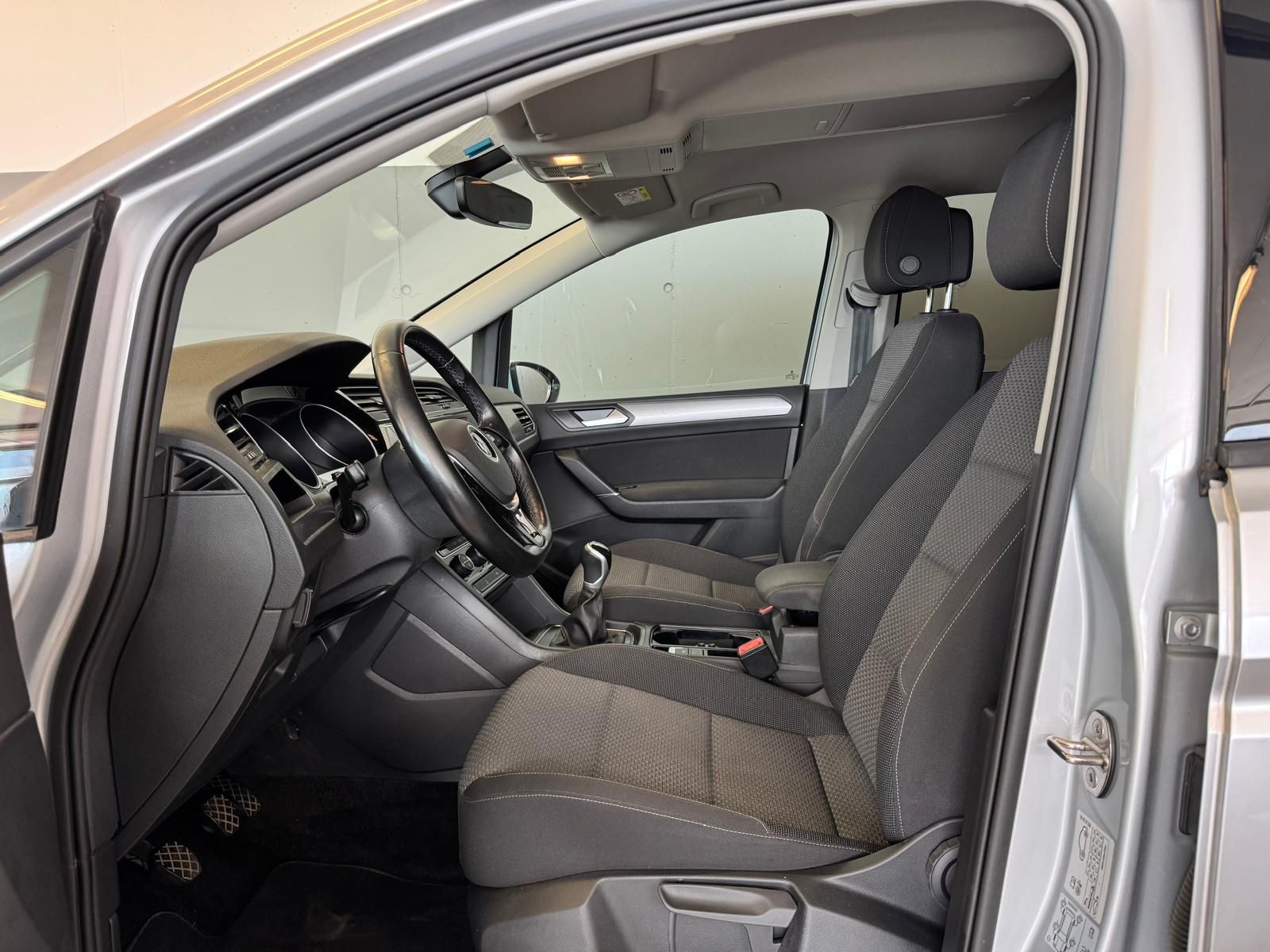 VW Touran 2.0 TDI silver (8)