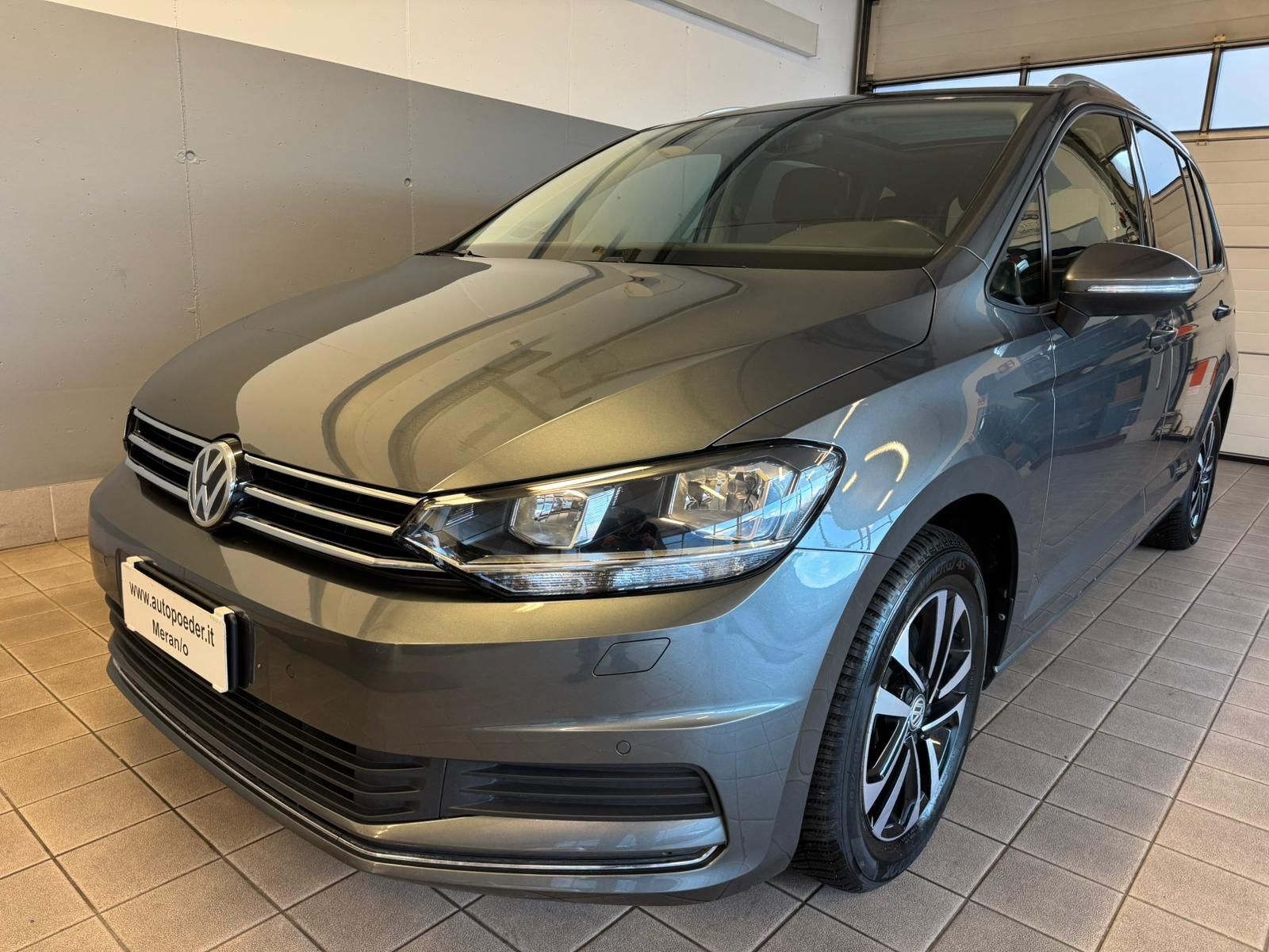 VW TOURAN 7 SITZER GRAU PANORAMADACH AHK (1)