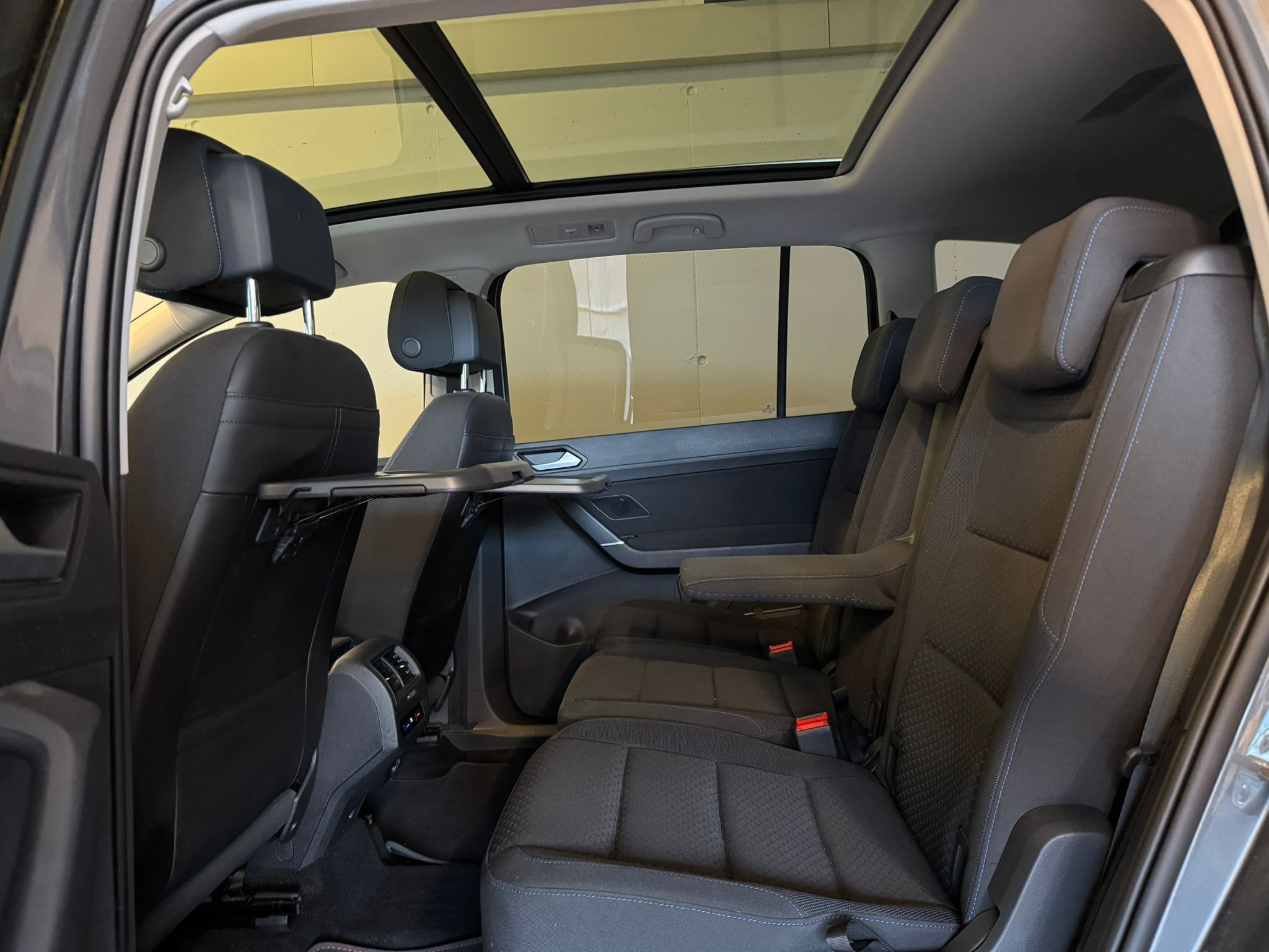 VW TOURAN 7 SITZER GRAU PANORAMADACH AHK (13)