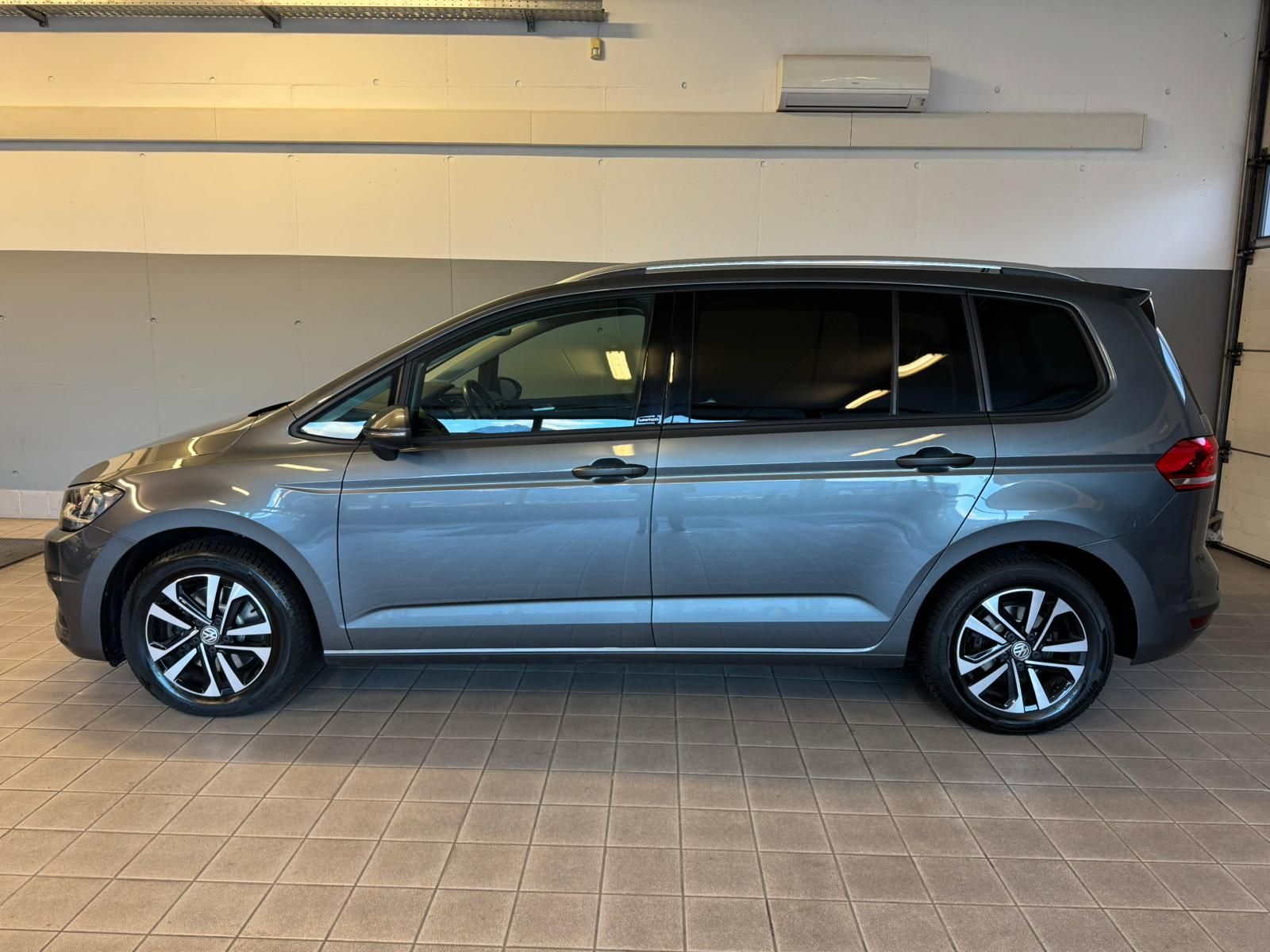 VW TOURAN 7 SITZER GRAU PANORAMADACH AHK (5)