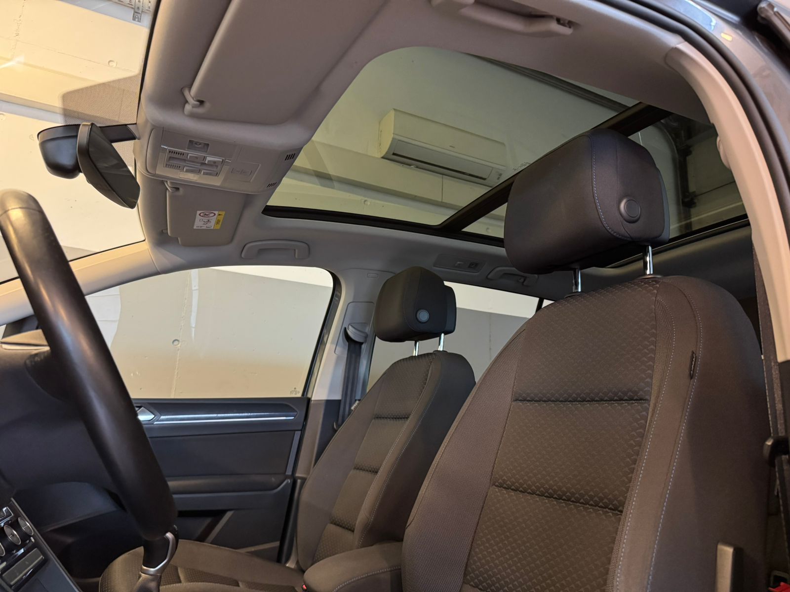 VW TOURAN 7 SITZER GRAU PANORAMADACH AHK (9)