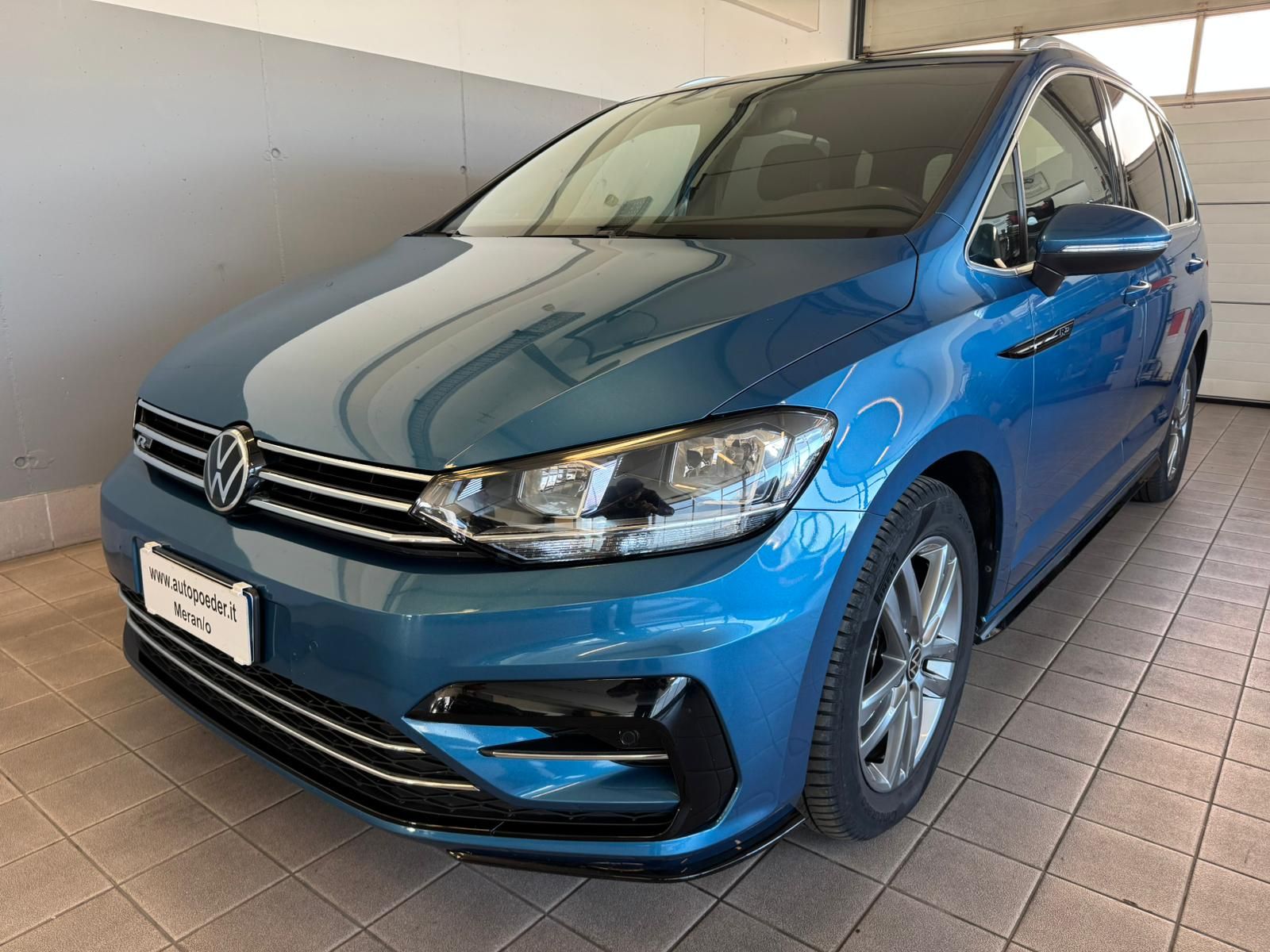 VW Touran R line Blau 2.0 tdi 7posti (1)