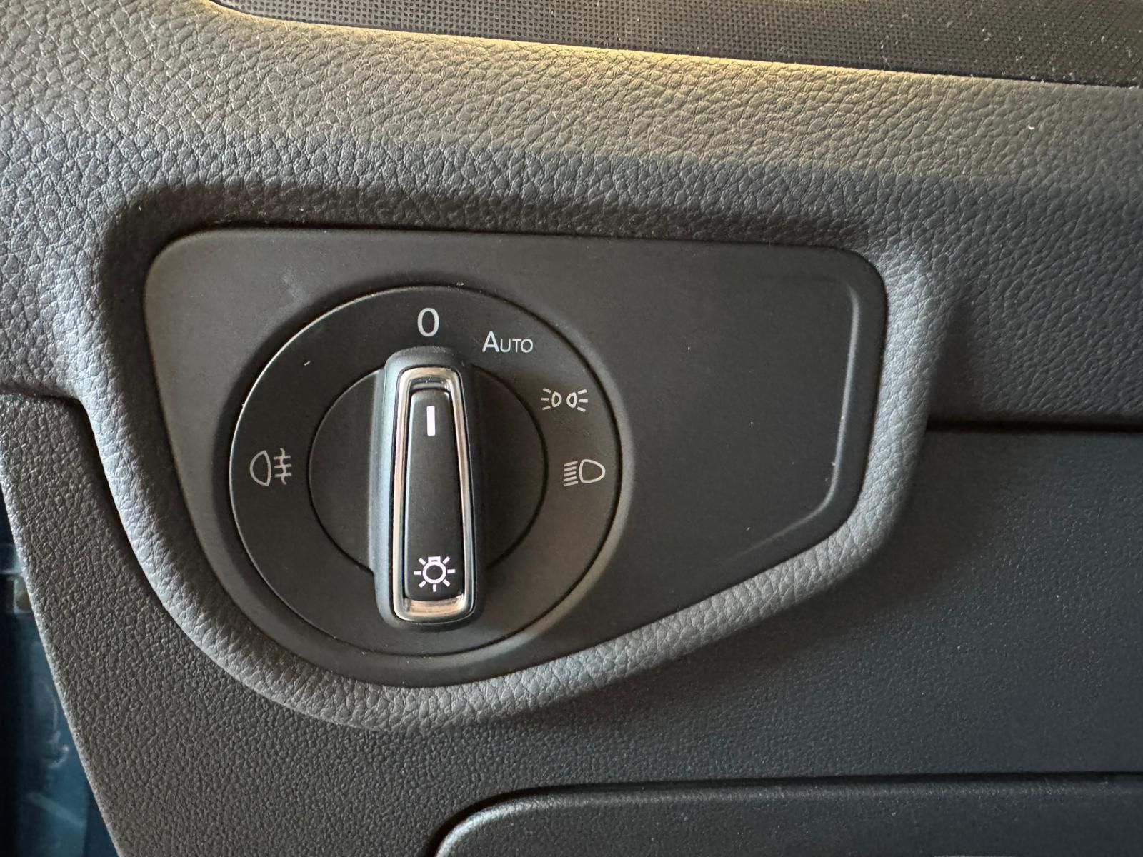 VW Touran R line Blau 2.0 tdi 7posti (12)