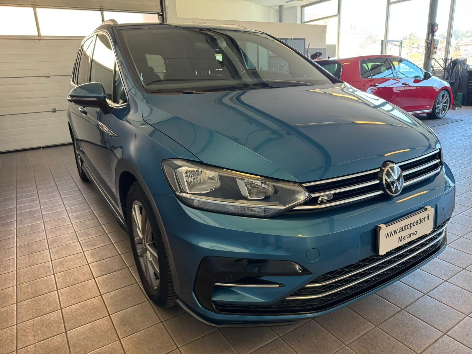 VW Touran R line Blau 2.0 tdi 7posti (2)