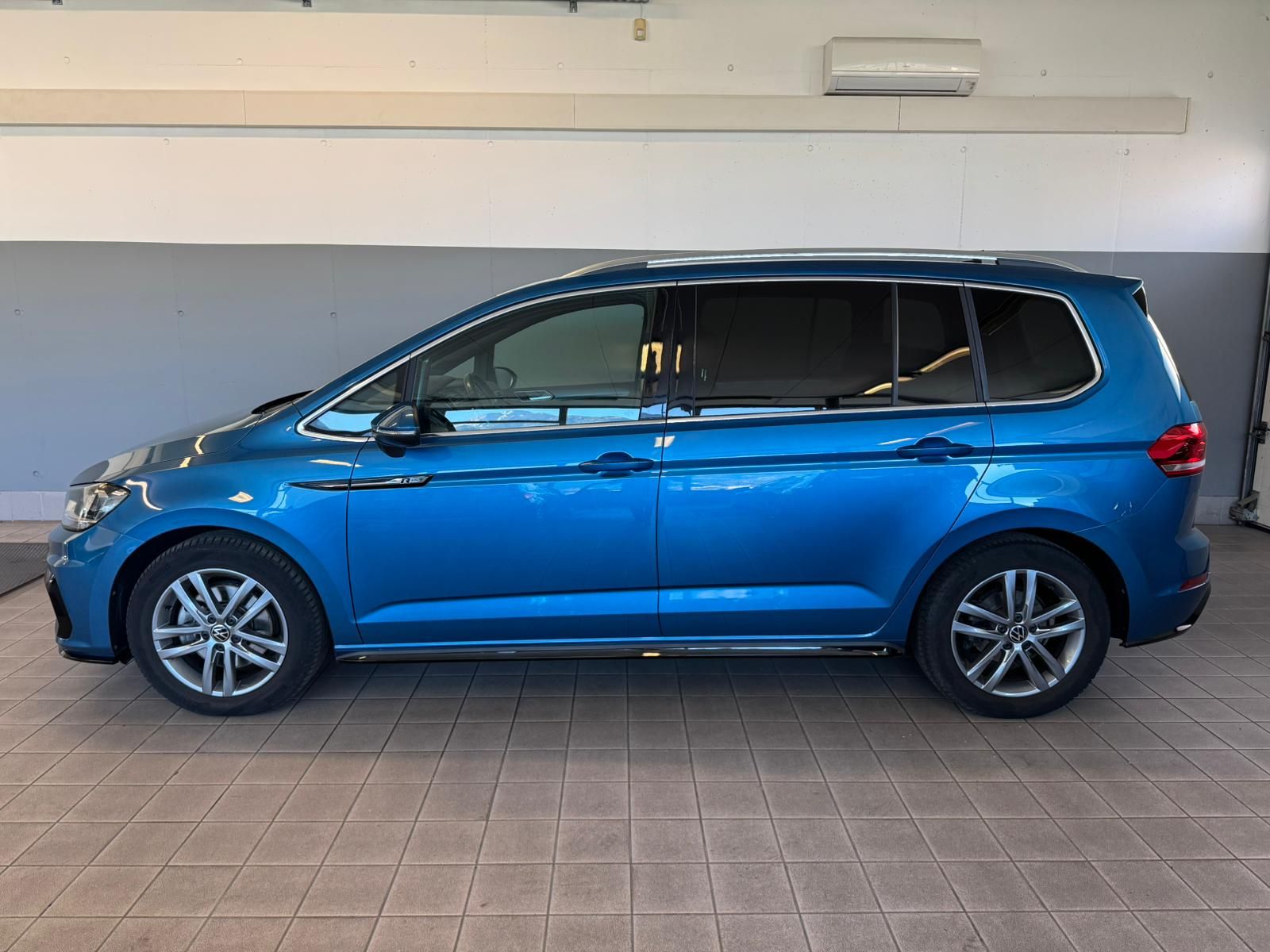 VW Touran R line Blau 2.0 tdi 7posti (5)
