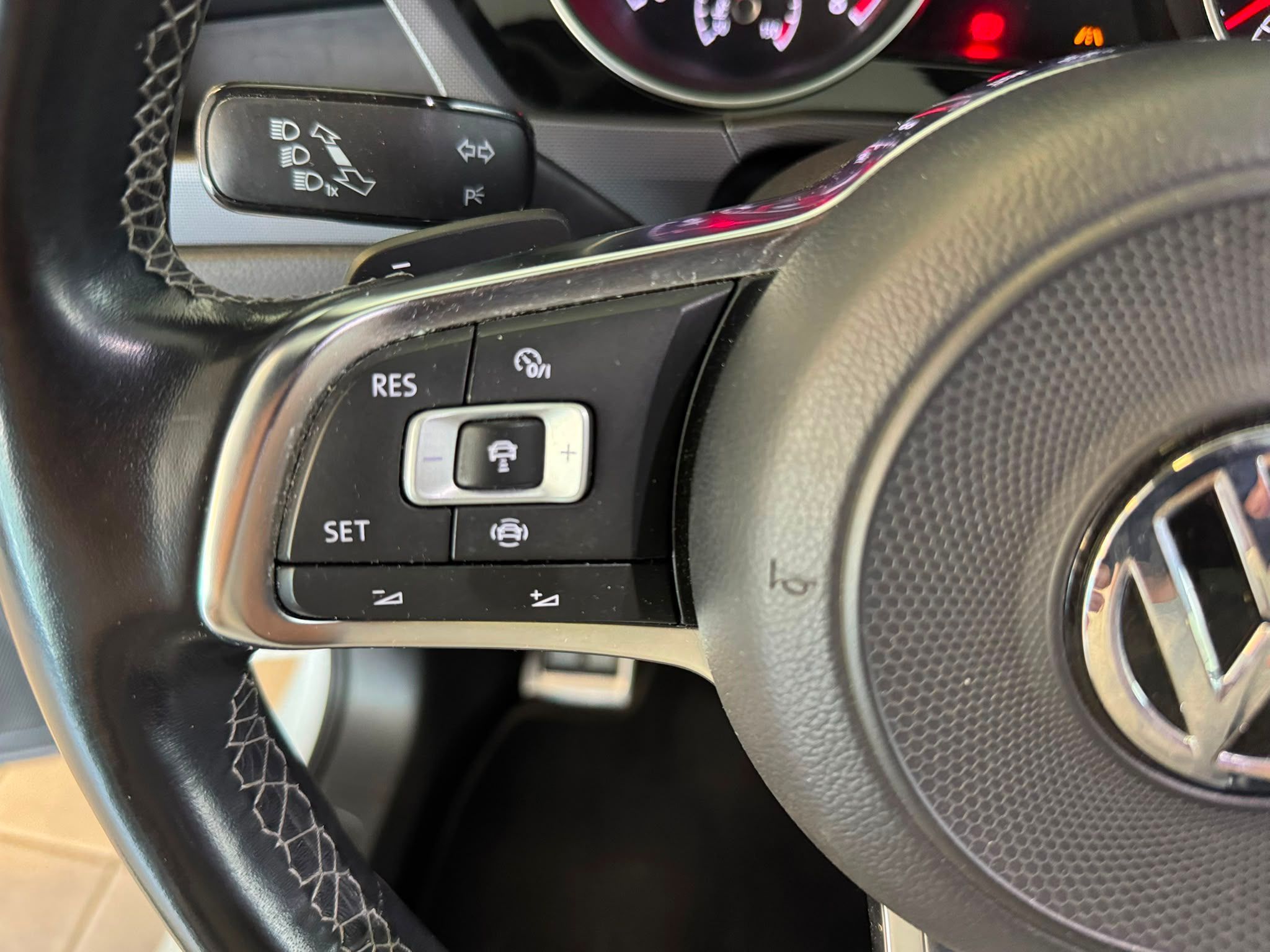 vw touran15 tsi rline weiss (15)